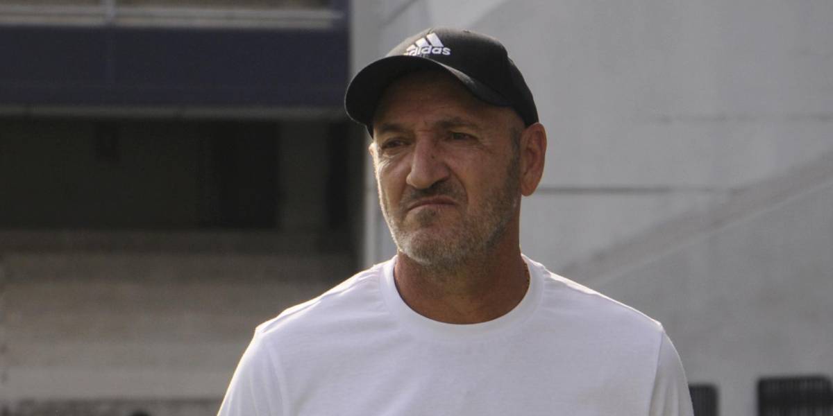 Emelec quiere renovar a Guillermo Duró como entrenador para el 2026