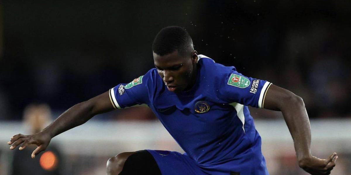 Moisés Caicedo: el Chelsea, con el ecuatoriano de titular, perdió 2-0 ante el Brentford