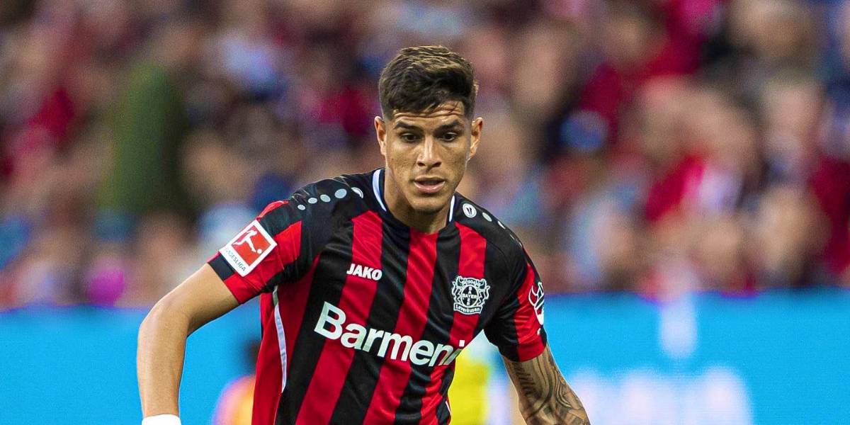 Bayer Leverkusen sube el precio de Hincapié ante el interés del Tottenham de Inglaterra