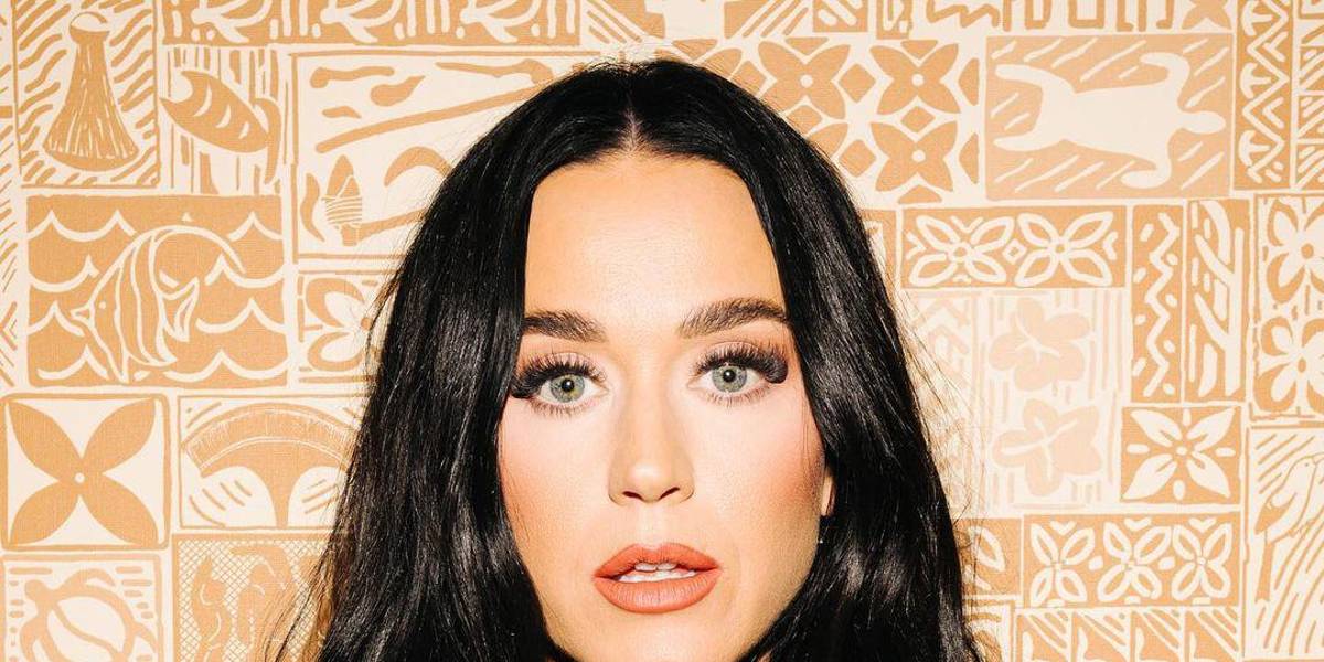 Katy Perry sorprendió a todos con el torso semidesnudo, en París