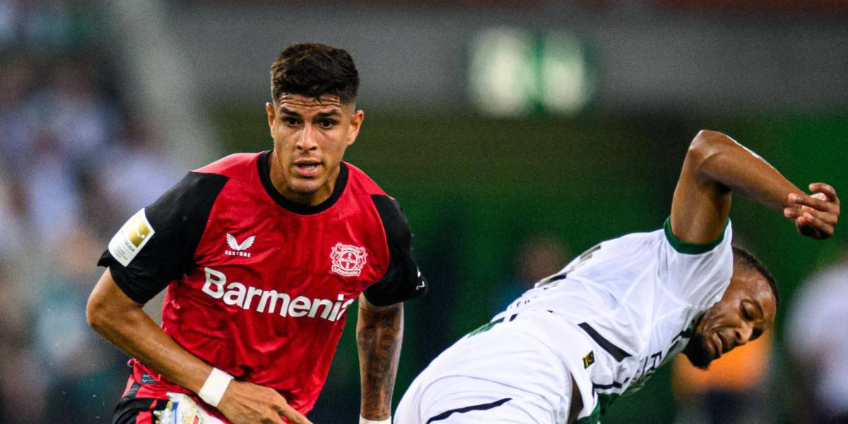 El Bayer Leverkusen, con Piero Hincapié, venció en el último minuto al Borussia Mönchengladbach