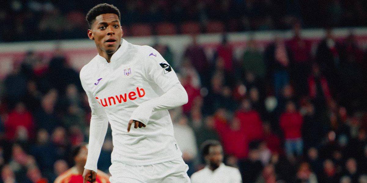 (VIDEO) Nilson Angulo selló la victoria del Anderlecht con un gol de volea