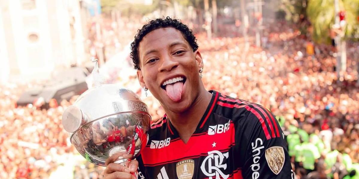 (VIDEO) El emotivo gesto de Gonzalo Plata con una comunidad de Brasil, tras ganar la Copa Libertadores