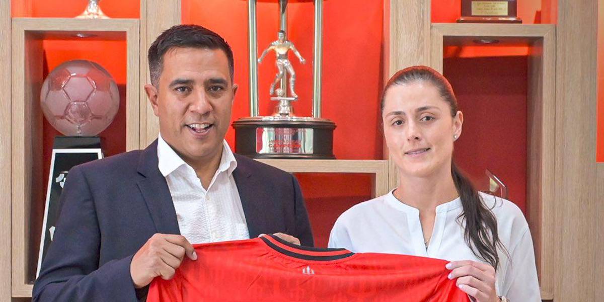 César Farías, quien quedó campeón con Aucas, nuevo entrenador de América de Cali