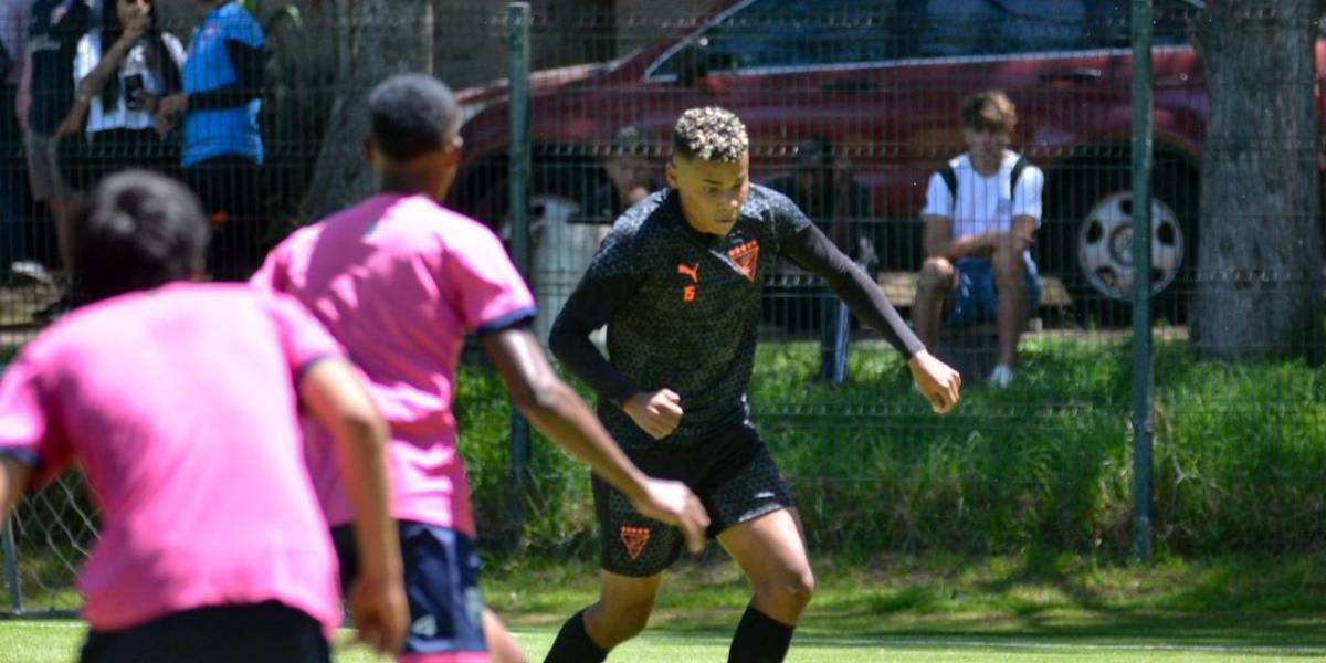 Josep Alcácer debuta con triunfo en primer amistoso con Liga de Quito