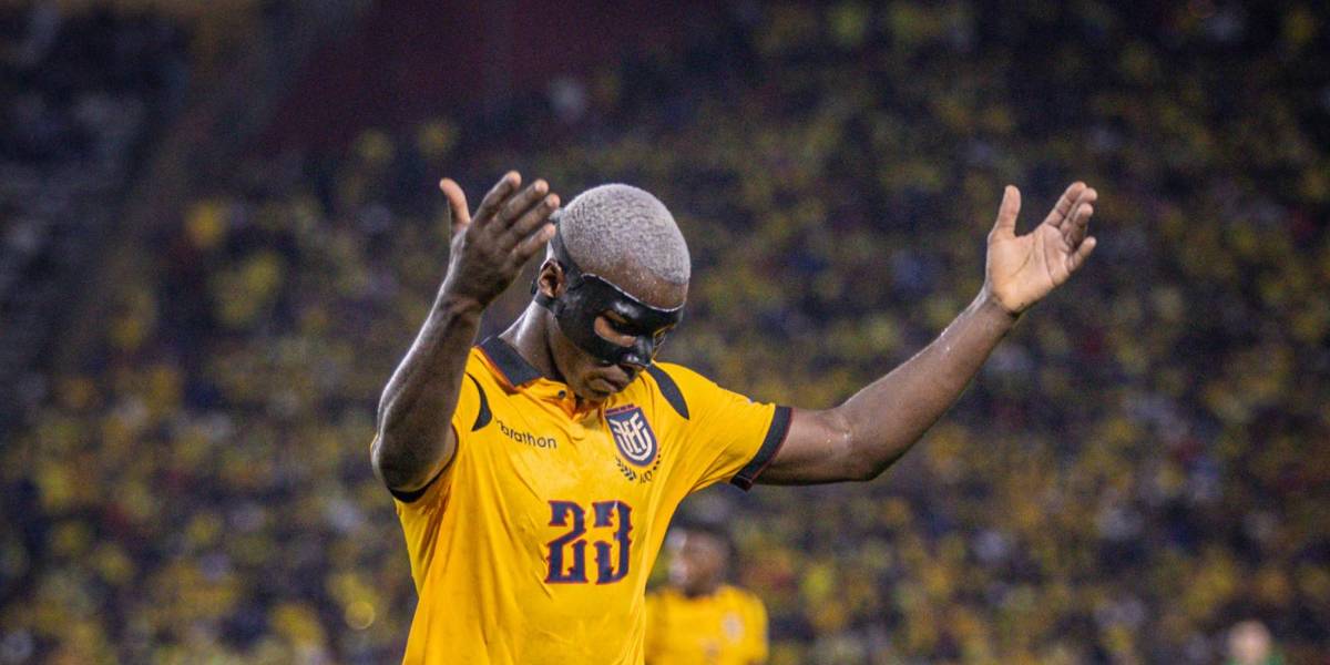 (VIDEO) La mamá de Moisés Caicedo entregó el balón para el Ecuador vs. Argentina