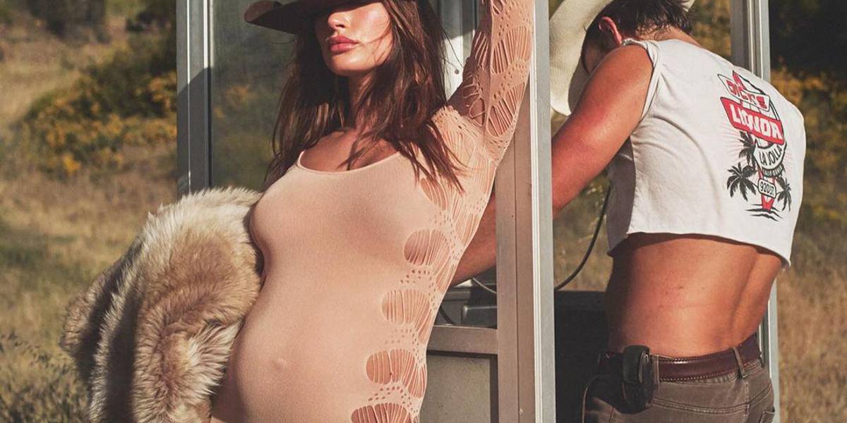 Hailey Bieber mostró a detalle su embarazo en la portada de W Magazine y habló sobre su relación con Justin