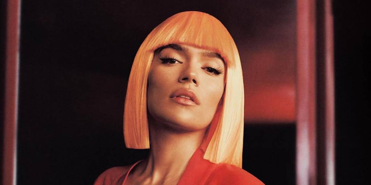 Karol G debutará en el legendario Cabaret Crazy Horse de París y estrena nuevo look