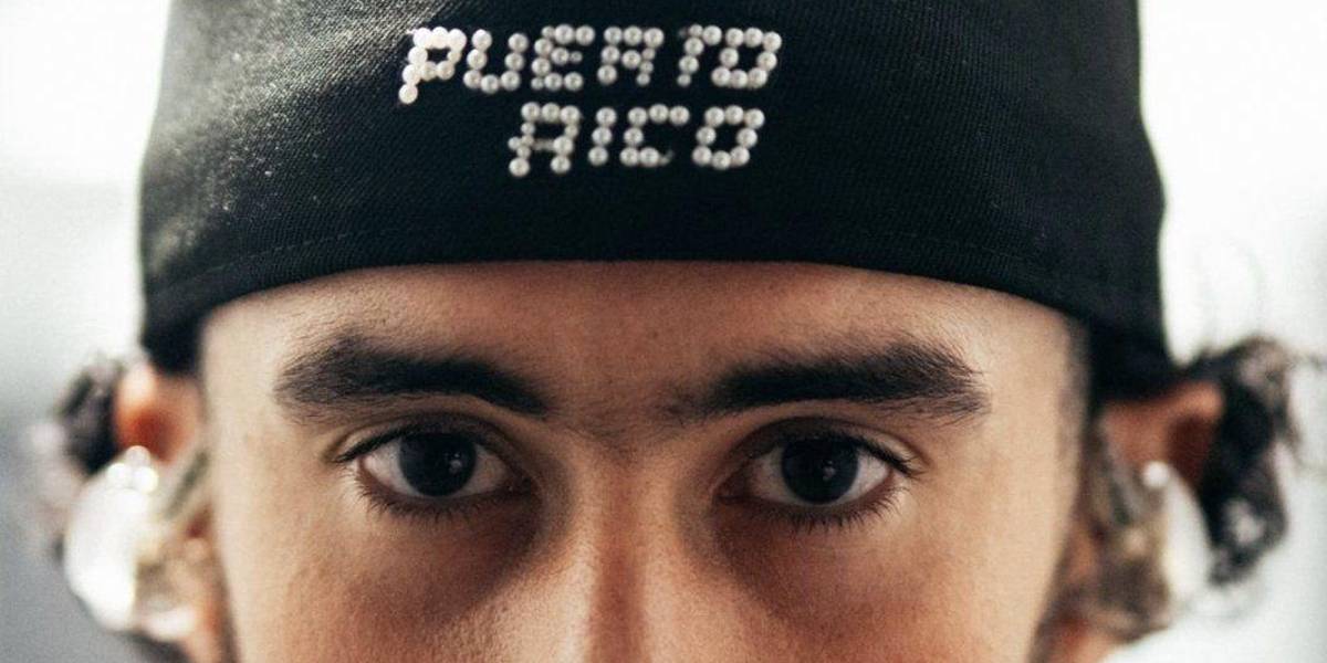 Bad Bunny quedó enganchado a una de sus bailarinas en pleno concierto, el cómico momento fue grabado