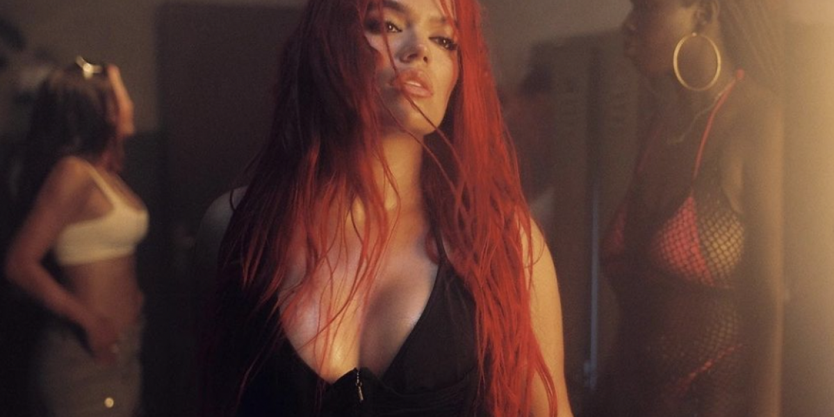 Karol G aparece bañada en 'sangre' en el video de su nueva canción 'Gatúbela'