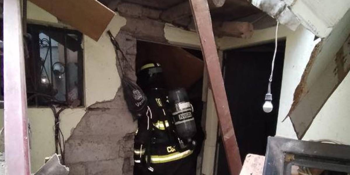 Quito: Una deflagración por fuga de gas deja dos heridos y una casa destruida en Monteserrín