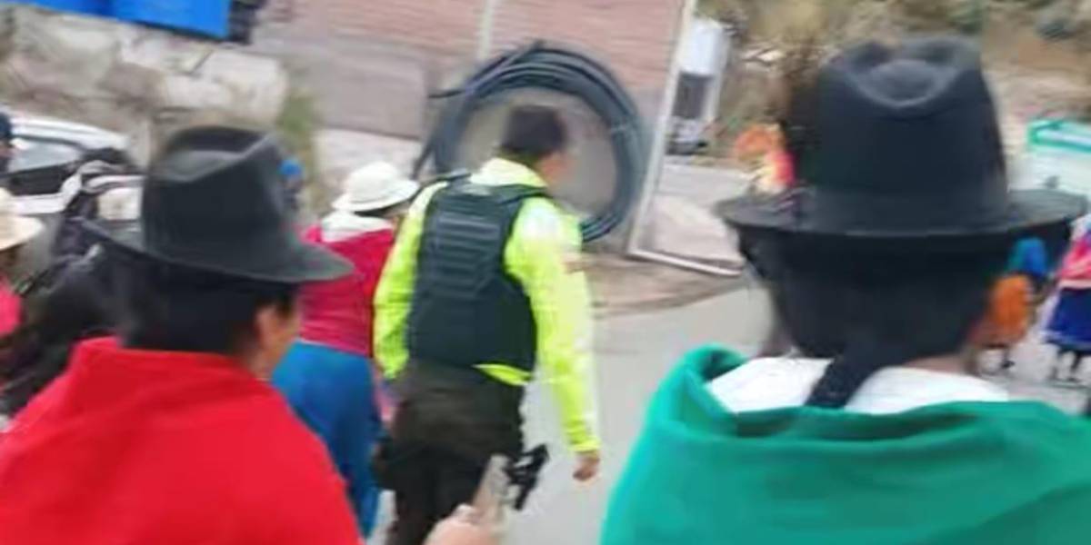 Paro nacional | Dos policías fueron retenidos en el cantón Alausí de Chimborazo