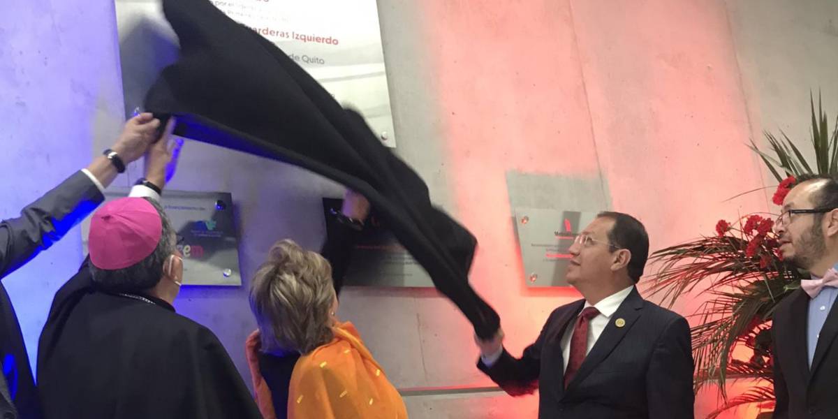 Las placas conmemorativas en el Metro de Quito fueron retiradas