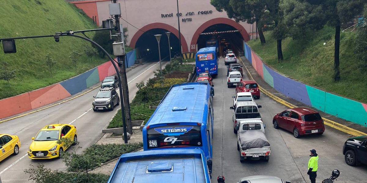 Fuerte tráfico y accidentes en varios sectores de Quito