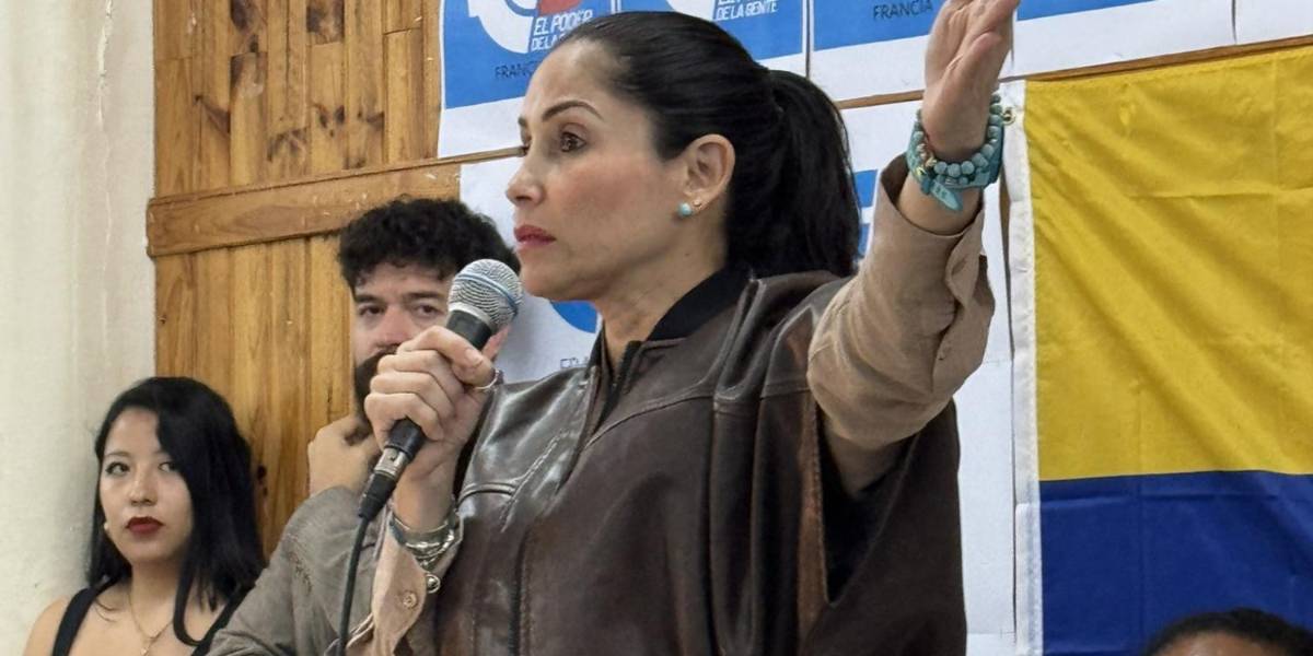 Luisa González critica a Donald Trump y defiende a Nicolás Maduro en una convención en Suiza