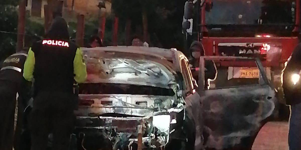 Un cadáver fue hallado en un carro que había sido quemado, en el sur de Quito