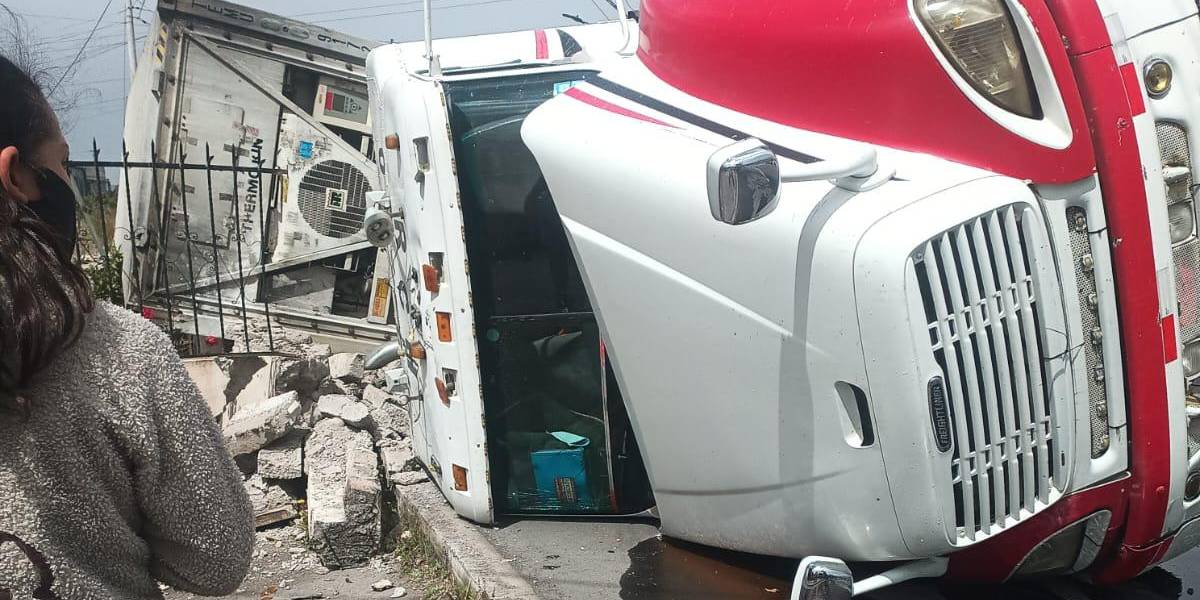 Una mujer murió aplastada por un tráiler en Ambato
