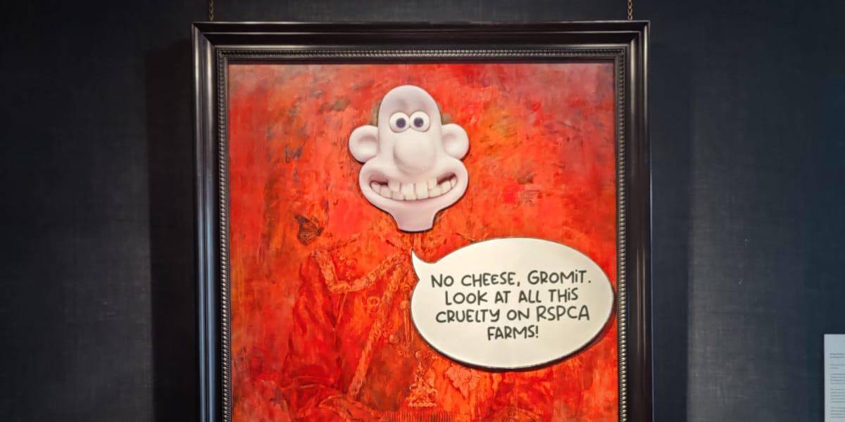 Activistas vandalizaron el primer retrato oficial del Rey Carlos III