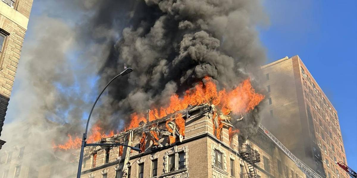 Incendio en edificio de Nueva York deja al menos tres heridos