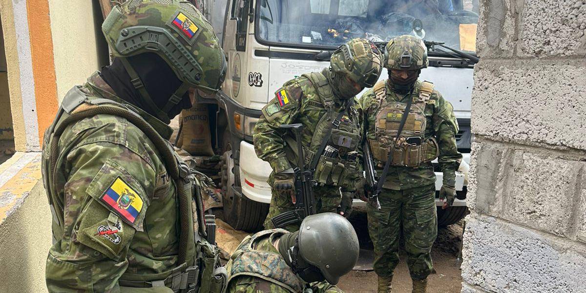 Una perforación clandestina se identificó en el poliducto de Ambato