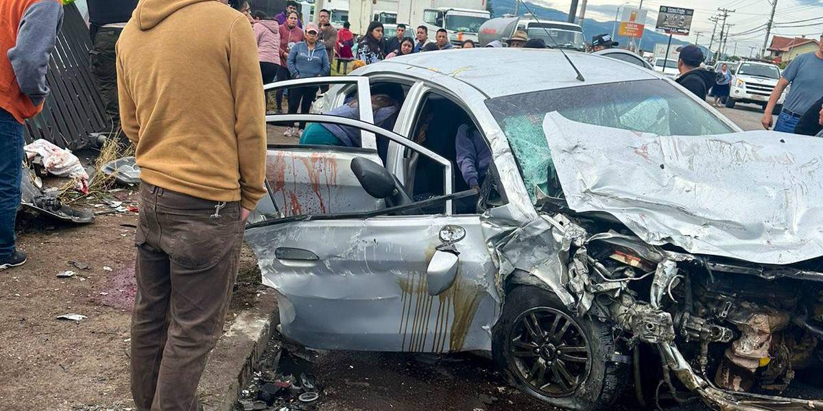 Cuenca: Un siniestro en la Y de Tarqui deja una mujer fallecida y cuatro heridos