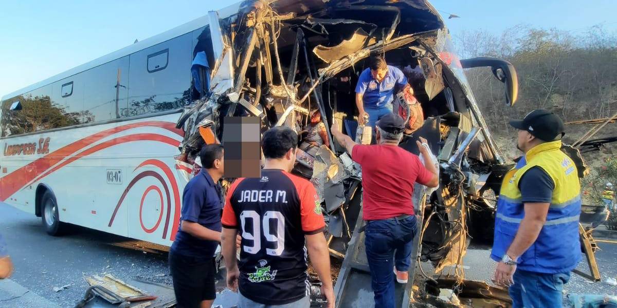Tres muertos y 19 heridos en accidente en la vía Guayaquil-Salinas