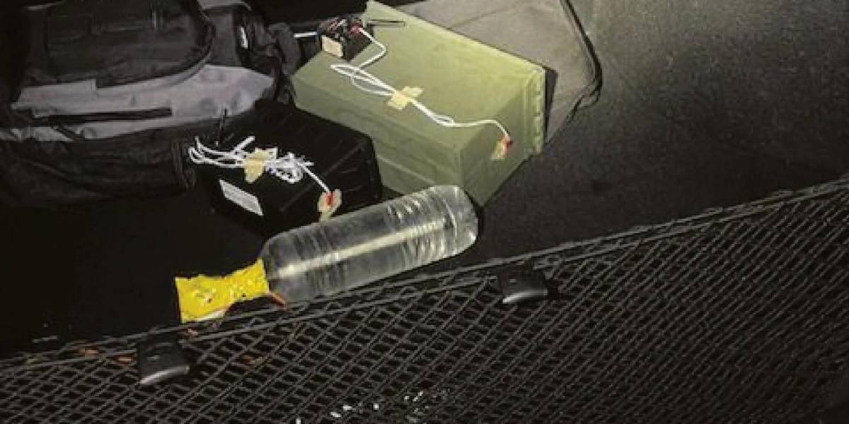 El FBI muestra fotos del arma y los explosivos del agresor que intentó matar a Donald Trump