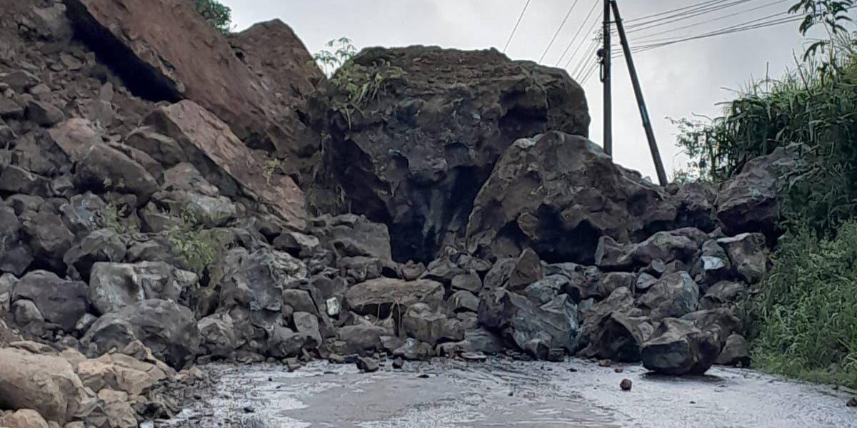 La vía Aloág-Santo Domingo se encuentra cerrada en el kilómetro 83 tras caída de rocas