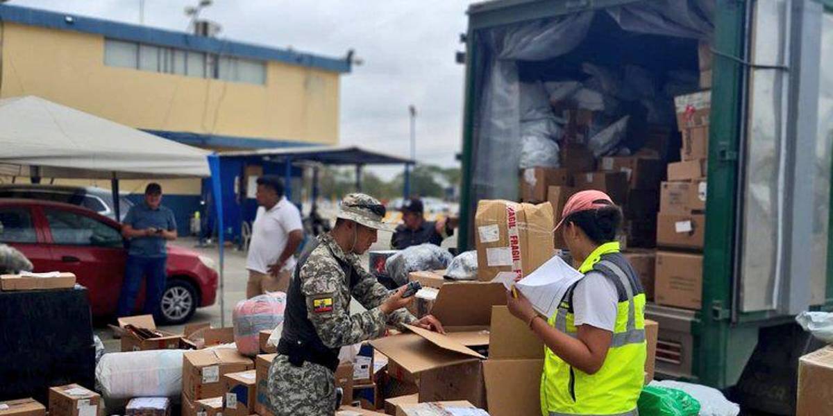 Zapatos, perfumes y ropa formaban parte de un cargamento ilegal que fue incautado en Huaquillas