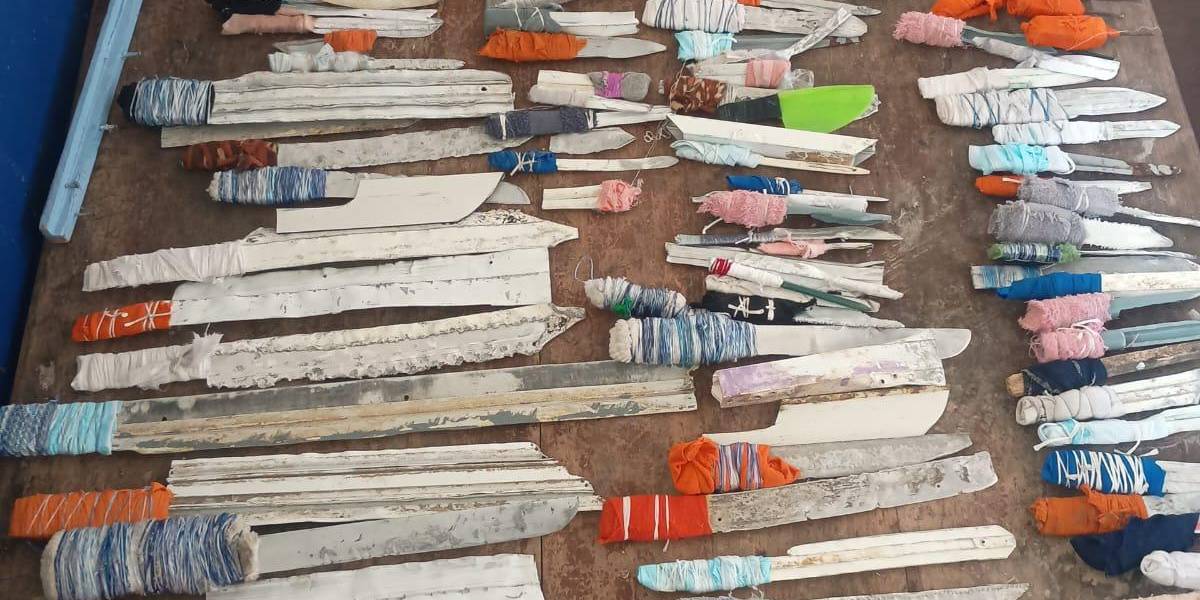 Más de 220 cuchillos y navajas fueron decomisadas en la cárcel de Machala