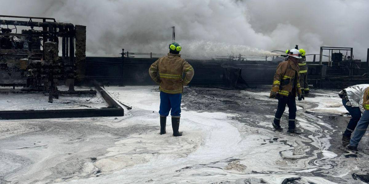 El incendio en la Refinería de Esmeraldas ha sido controlado y no se registran heridos