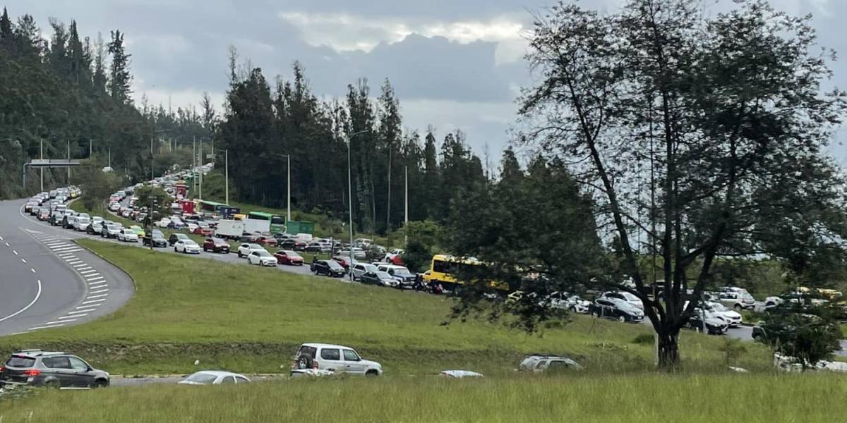 Ecuador bajo ataque: fuerte congestión vehicular en diferentes sectores de Quito