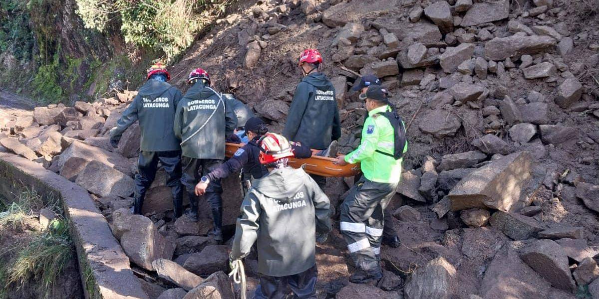 En dos helicópteros se evacúa a los fallecidos tras los deslaves en Baños