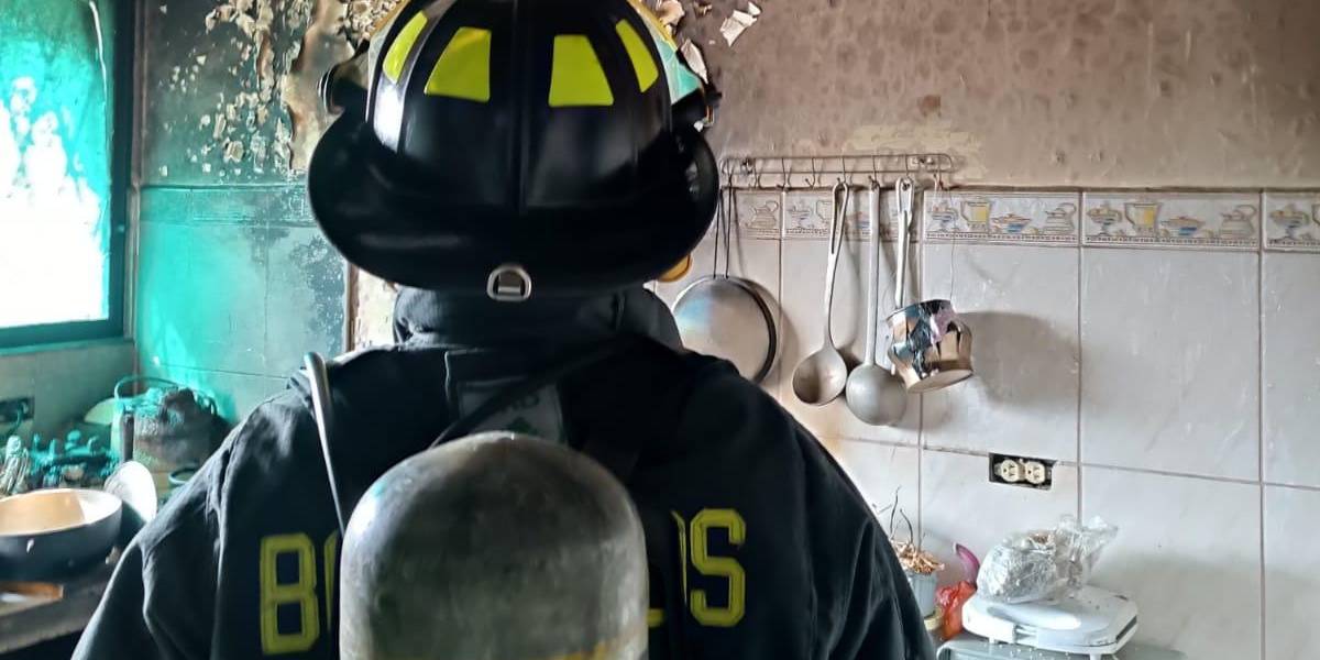 Quito: una vivienda se incendió en el sector de La Bretaña