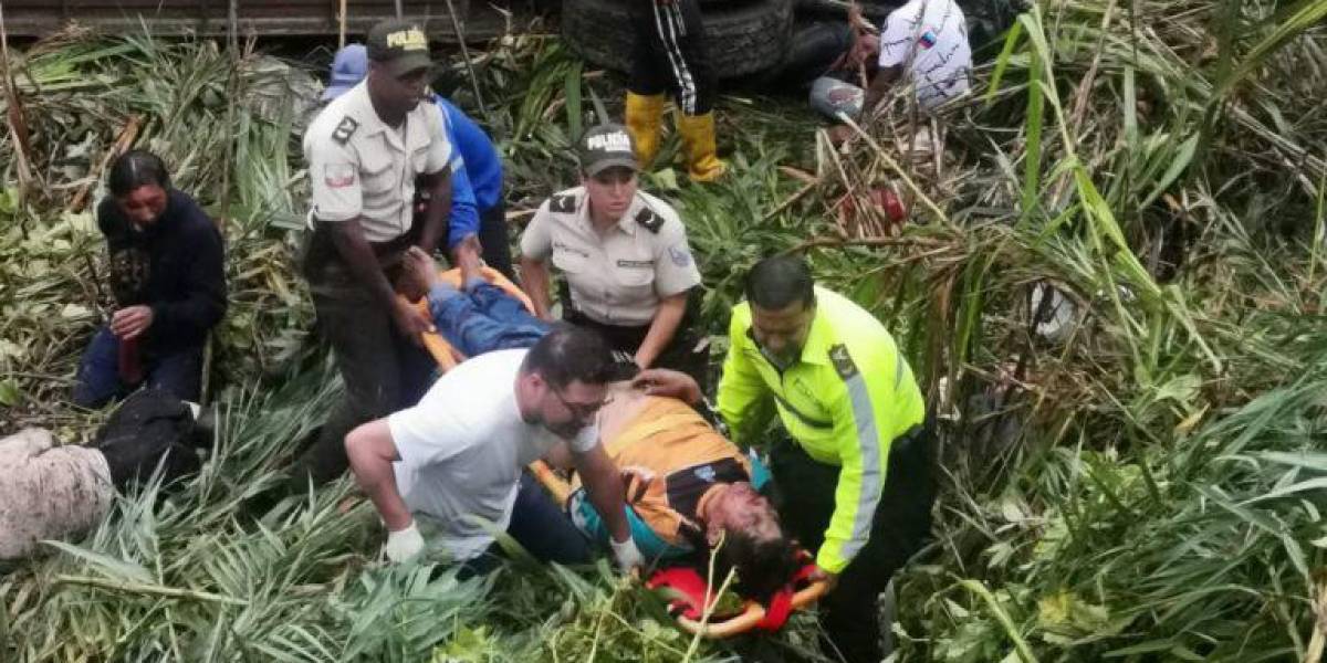 Al menos un fallecido y 13 heridos tras fatal accidente en Cotacachi