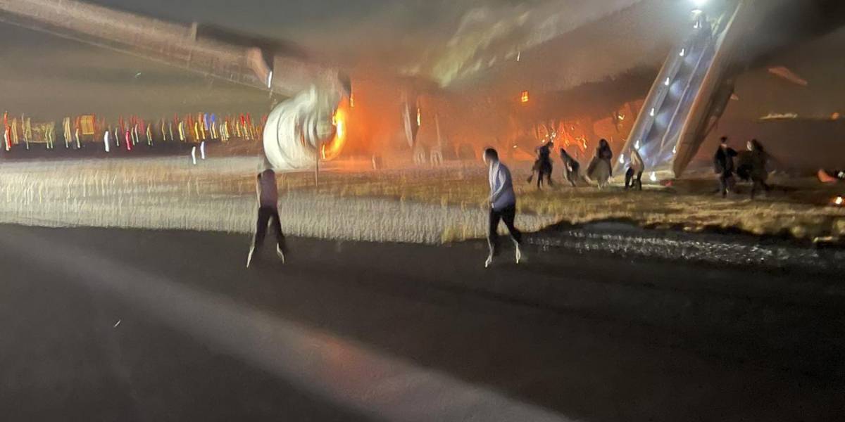 (VIDEO) Japón: pasajeros que viajaban en avión que se incendió vivieron momentos de pánico