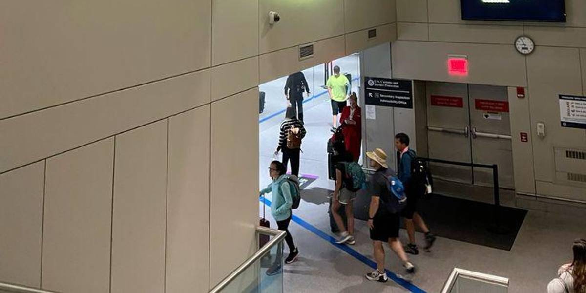 Aduanas en EE. UU.: ¿Qué hacer si te detienen y cuáles son tus derechos?