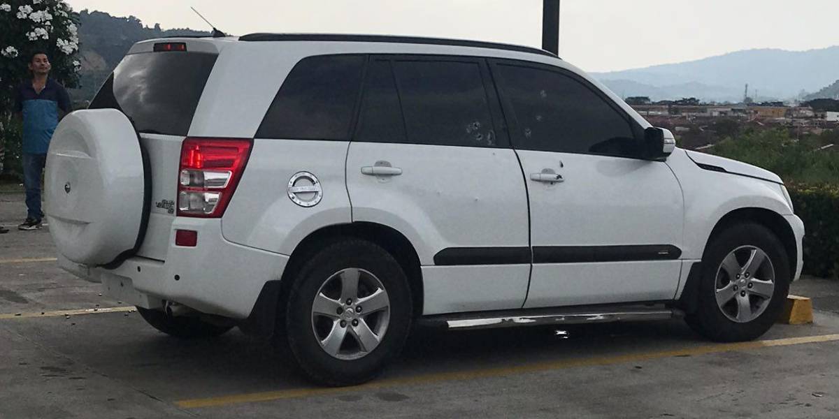 Dos hombres son asesinados dentro de un carro, en la autopista Narcisa de Jesús, en el norte de Guayaquil