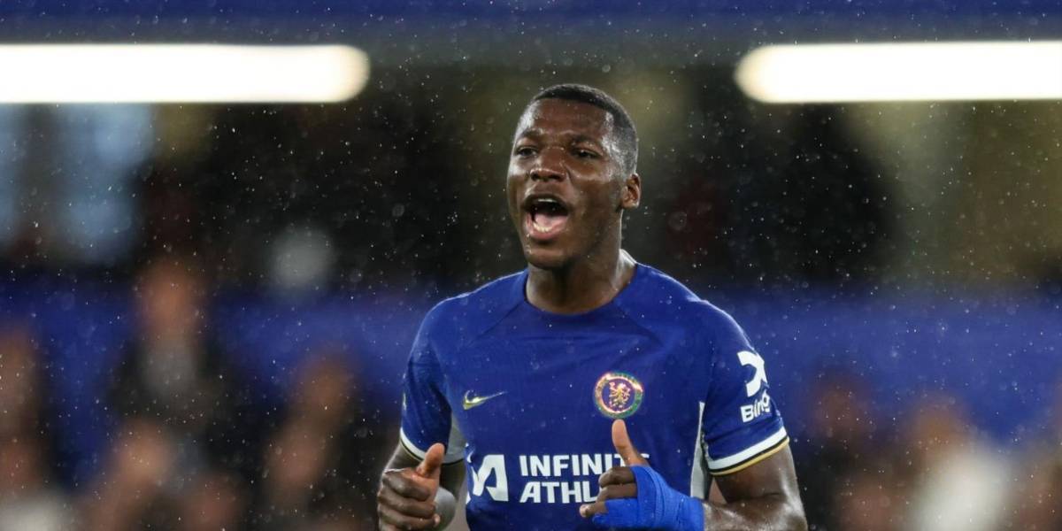 La prensa inglesa criticó a Moisés Caicedo por su error con el Chelsea en el partido ante Manchester United