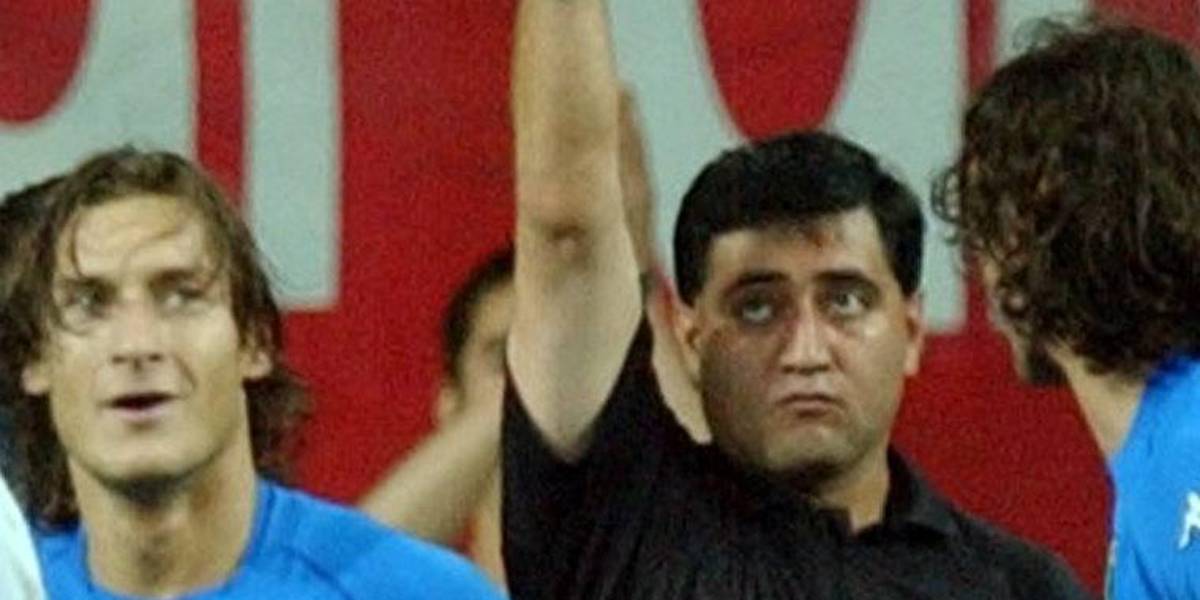 Byron Moreno: Es una oportunidad de revivir lo que pasó hace 22 años. Y si me toca expulsarlo a Totti, lo haría