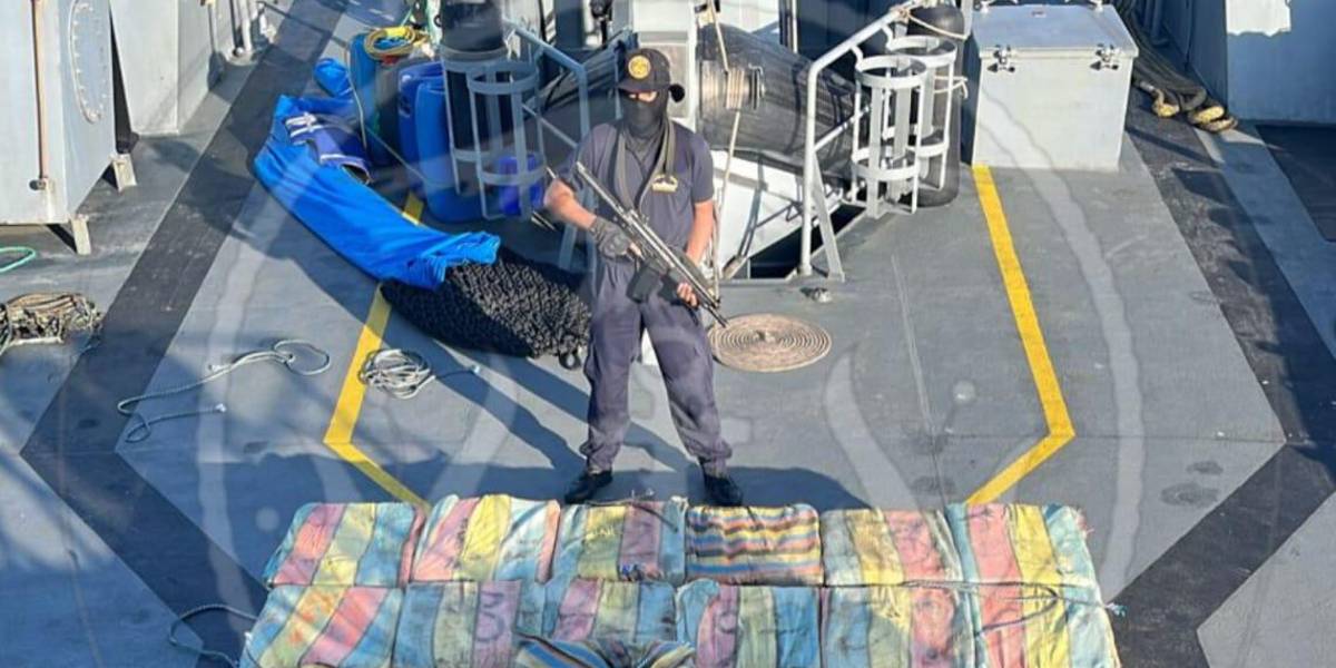 Las Fuerzas Armadas incautan unas dos toneladas de droga cerca de Galápagos
