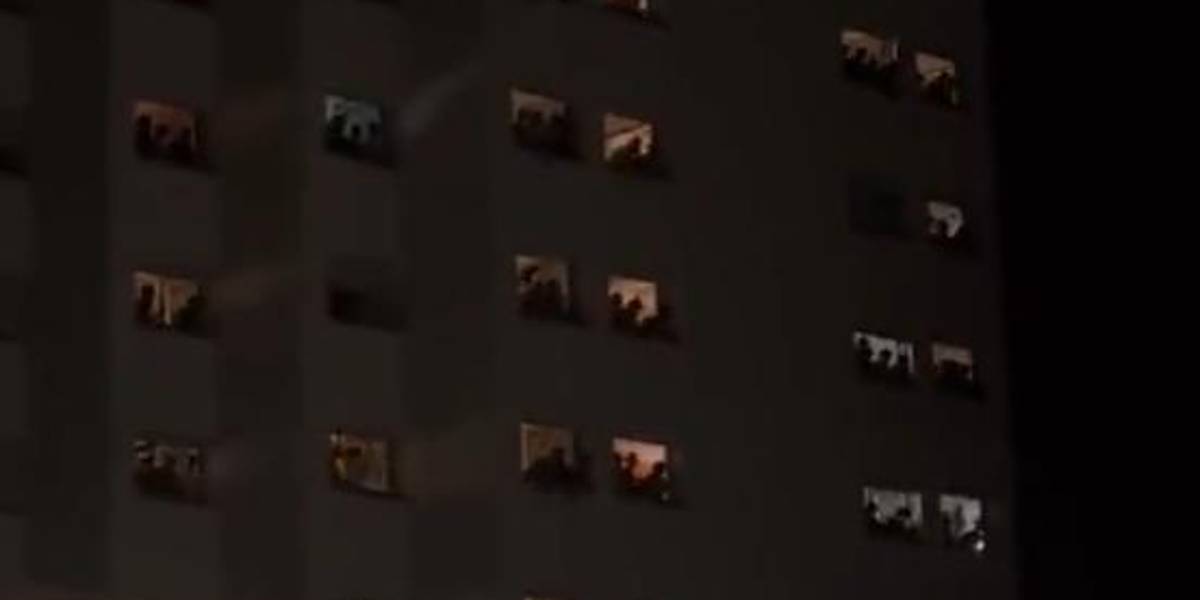 España: jóvenes gritan insultos machistas a mujeres estudiantes