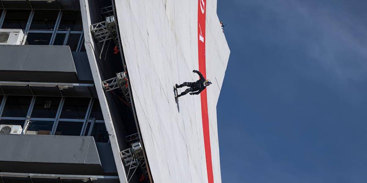 Sandro Dias establece récord mundial al descender en skate una rampa de 70 metros desde un edificio en Brasil