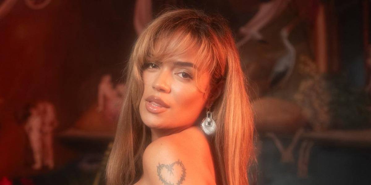 ¿A qué hora ver a Karol G y TWICE en Victoria’s Secret 2025? El cartel musical y la guía completa