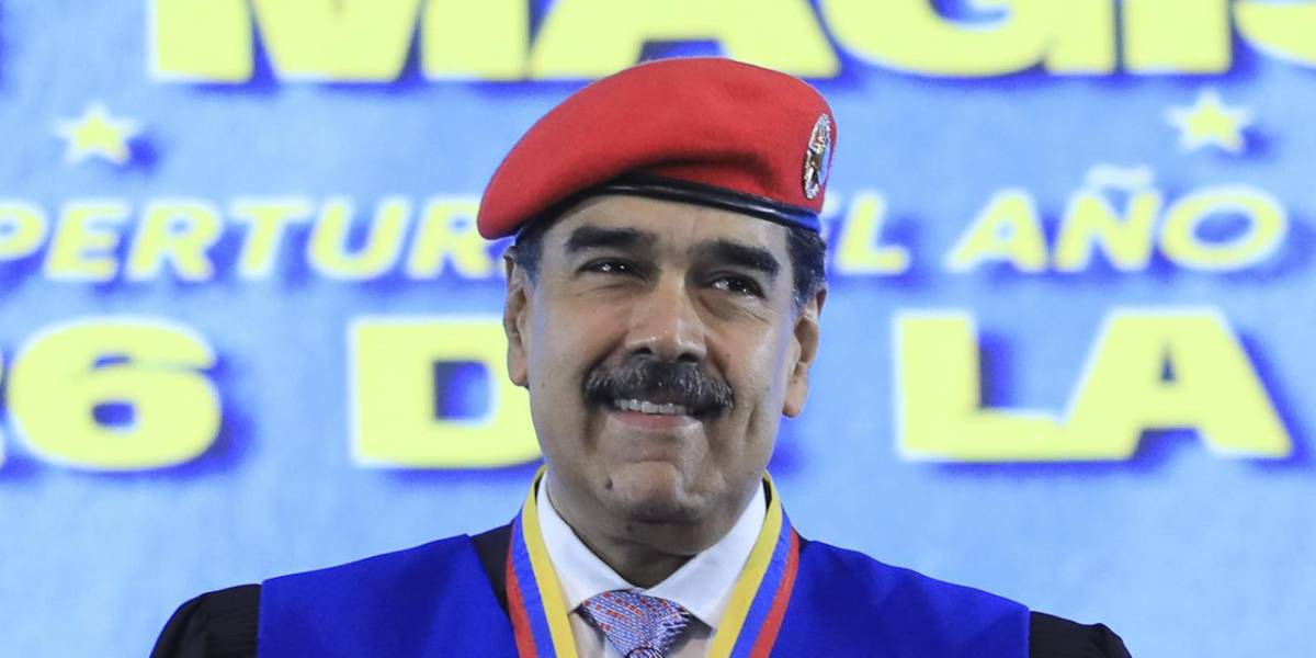 Maduro recibe un doctorado honoris causa de la Universidad Militar de Venezuela