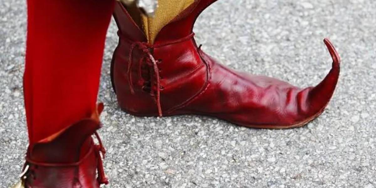 Los fálicos zapatos puntiagudos que causaron escándalo en la Inglaterra medieval