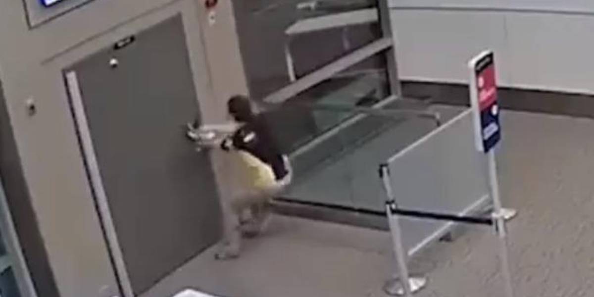 Estados Unidos: un hombre muere en el motor de un avión