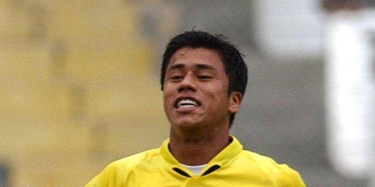 Armando Paredes ingresó a la fuerza al partido de Barcelona SC y casi atropella a dos guardias de seguridad