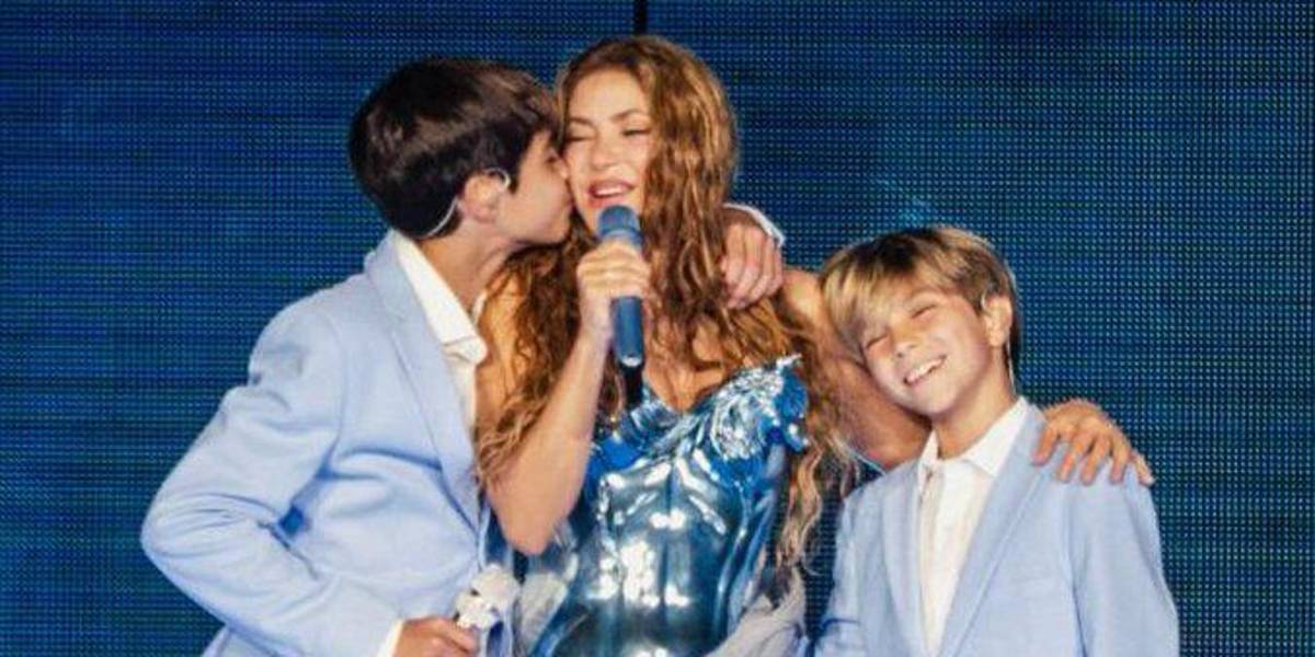 VIDEO | Shakira comparte escenario con sus hijos Milán y Sasha durante su gira mundial