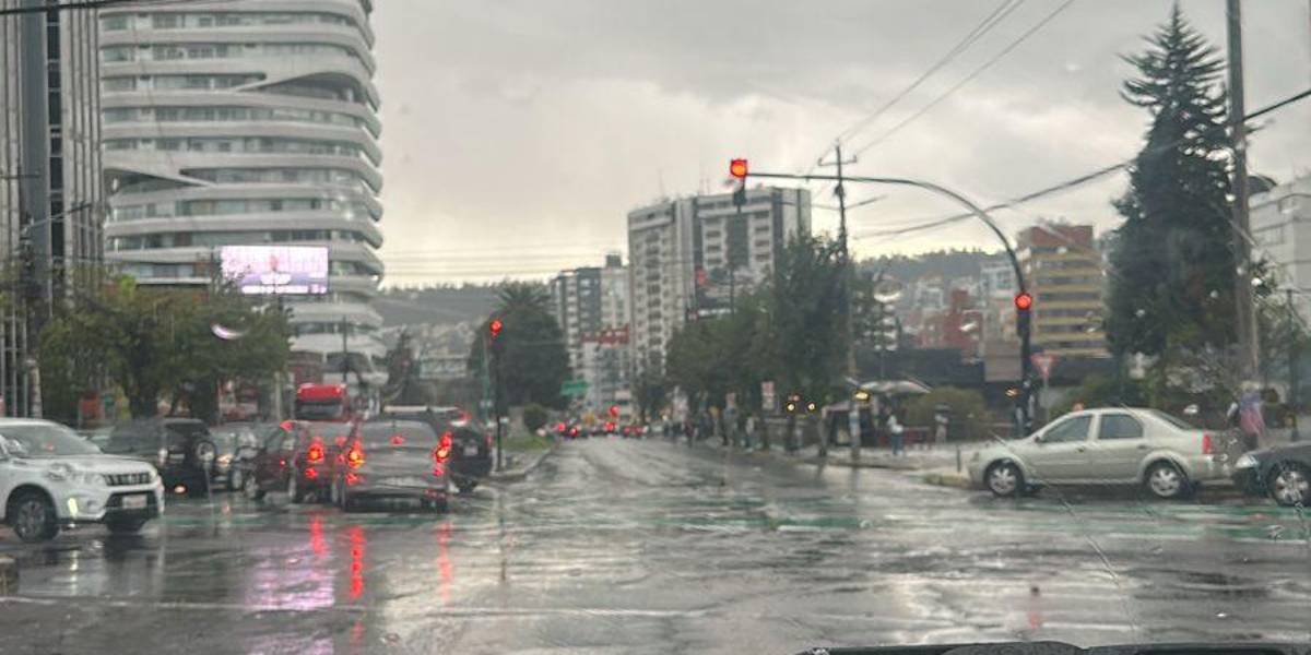 Una fuerte lluvia se registró sobre Quito la tarde del 14 de octubre